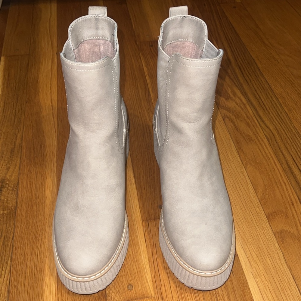Dolce Vita Booties - Picture 3 of 8
